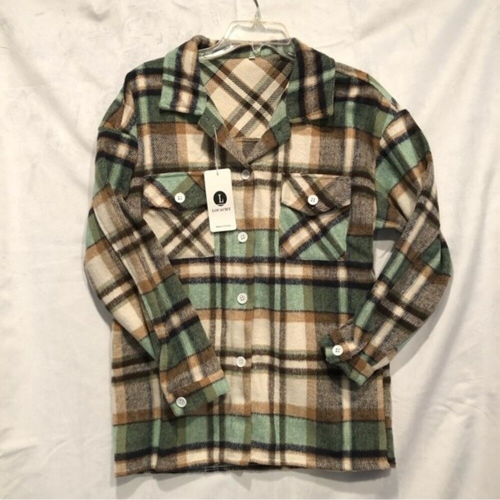 NWT Warm & Fuzzy Women’s Shirt. Locachy. Oversized, great for layering. Size M